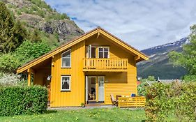 Flam Holiday House